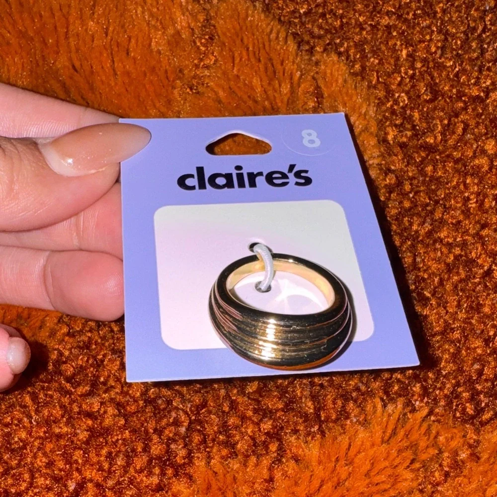 Claire’s - NWT Gold Chunky Ridged Ring Size 8 ✨